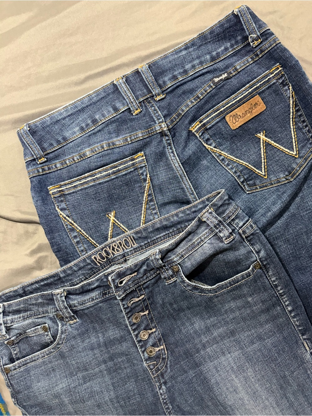 Wrangler Women’s Dark Blue High-Rise Jeans with Contrast Stitching